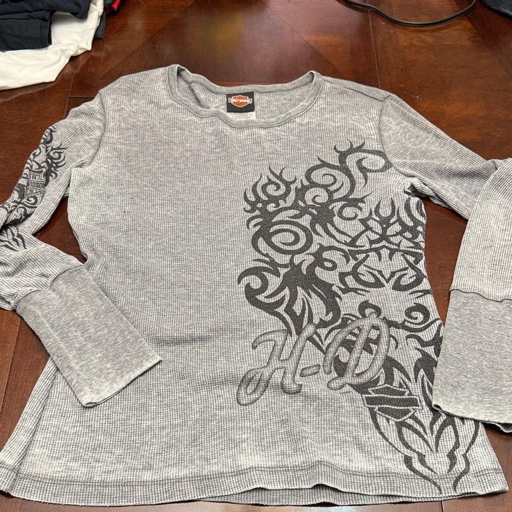 Apple Gray Long Sleeve Woman’s Tee with Black Design